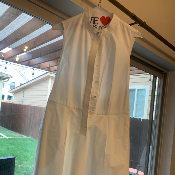 Beautiful white dress - Picture 2 of 3